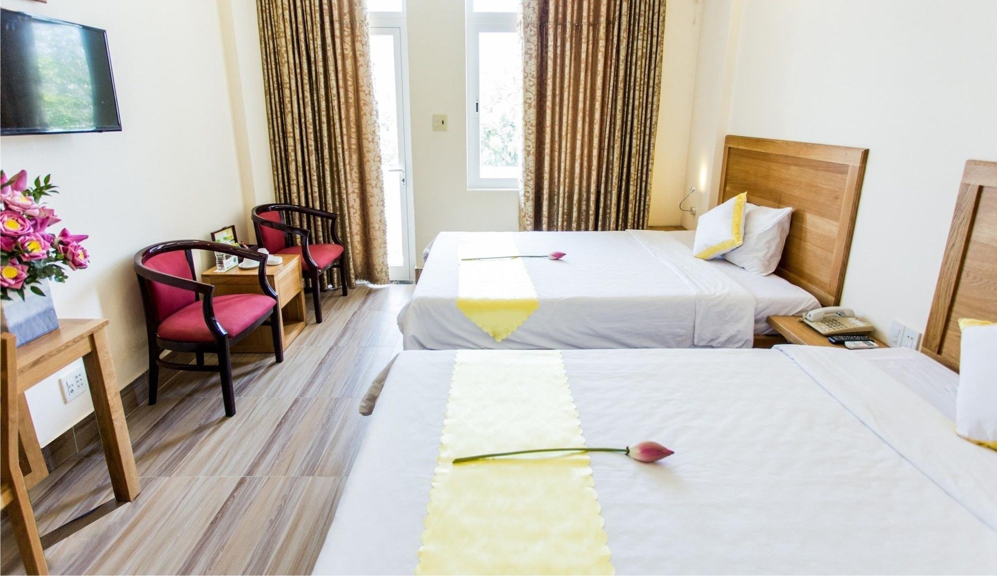 Hoang Yen Hotel 2 Quy Nhon Exteriör bild